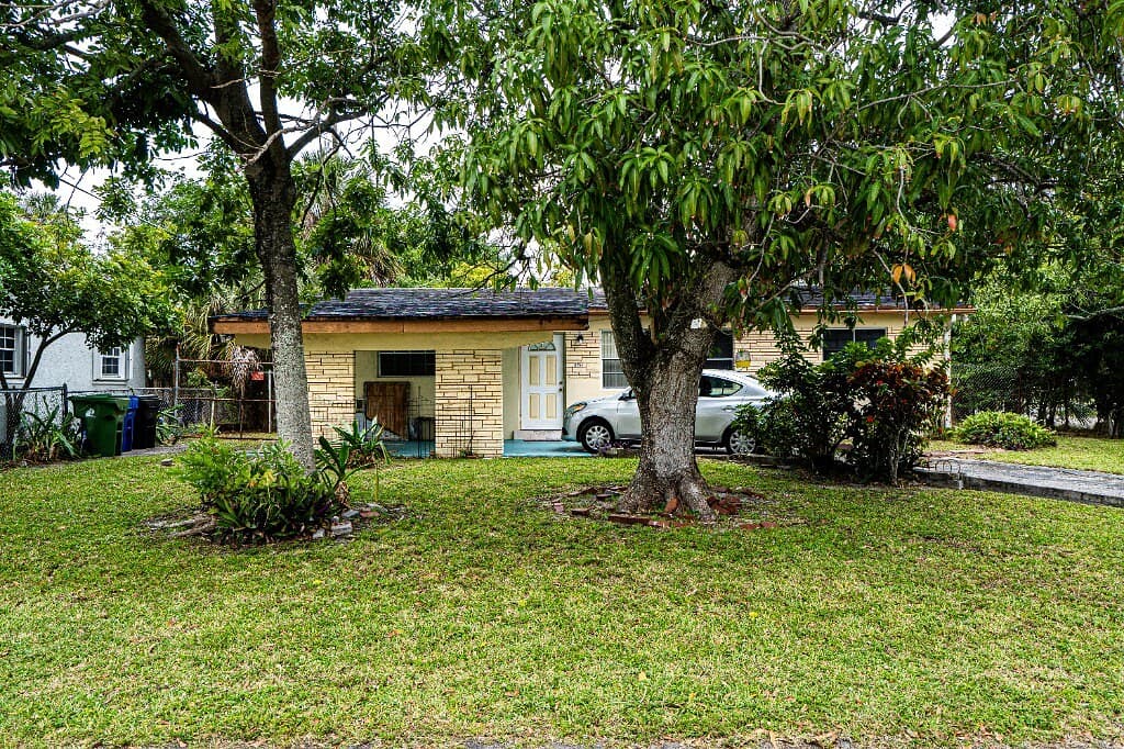 Melrose, FL home before sale under foreclosure pressure